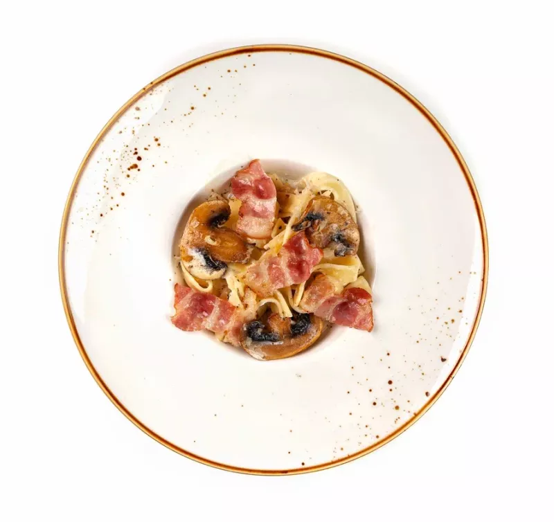 Паста карбонара с шампиньонами — заказать с доставкой в Добрянке